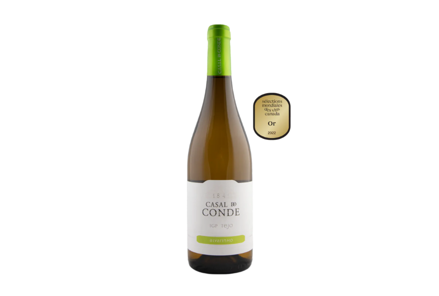 The Casal do Conde 2023 Alvarinho white wine, with a green cap and a white label featuring IGP Tejo and Favaíto, offers a citrus aroma. A medal sticker boasts Selections Mondiales Des Vins Canada Or 2022.