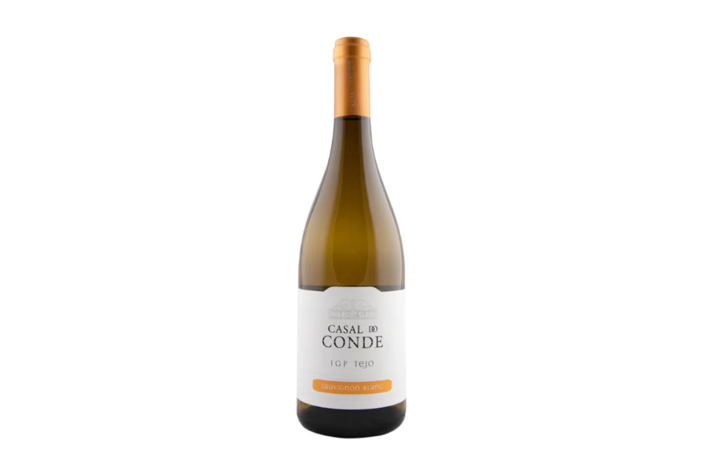 A bottle of Casal do Conde 2021 Sauvignon Blanc white wine with a copper cap is displayed against a pristine white background. The label reads Casal do Conde, IGP Tejo, Sauvignon Blanc.