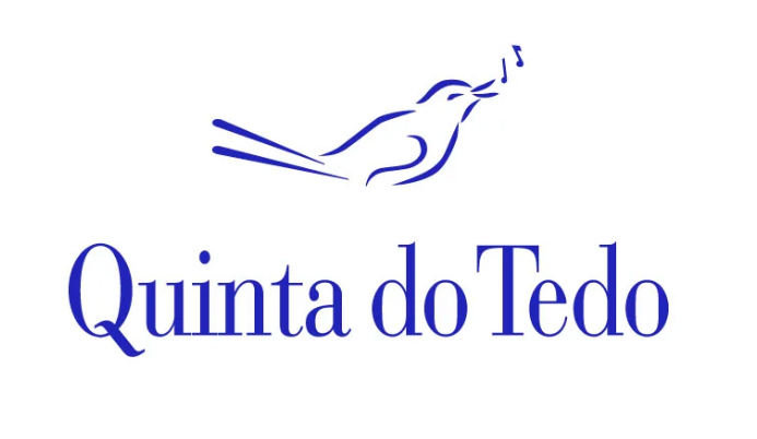 A minimalist blue outline of a bird singing, with the text Quinta do Tedo in large blue letters below on a white background.
